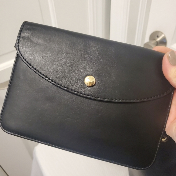 Michael Kors Izzy Black Pebble Grain Leather Tote, Classic, Stylish, Sleek - Picture 3 of 16